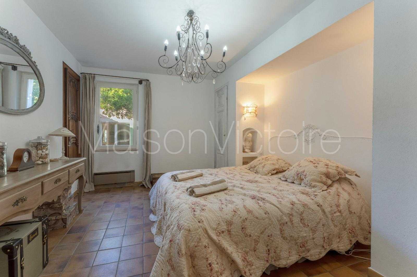 Huis in Bonnieux, Provence-Alpes-Côte d'Azur 10151751