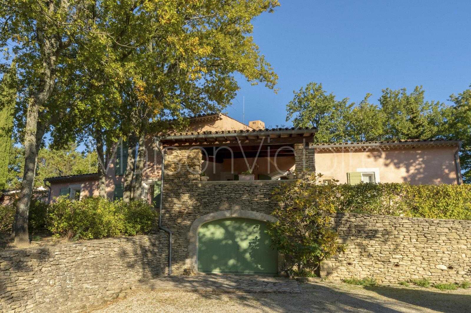 Talo sisään Bonnieux, Provence-Alpes-Cote d'Azur 10151751