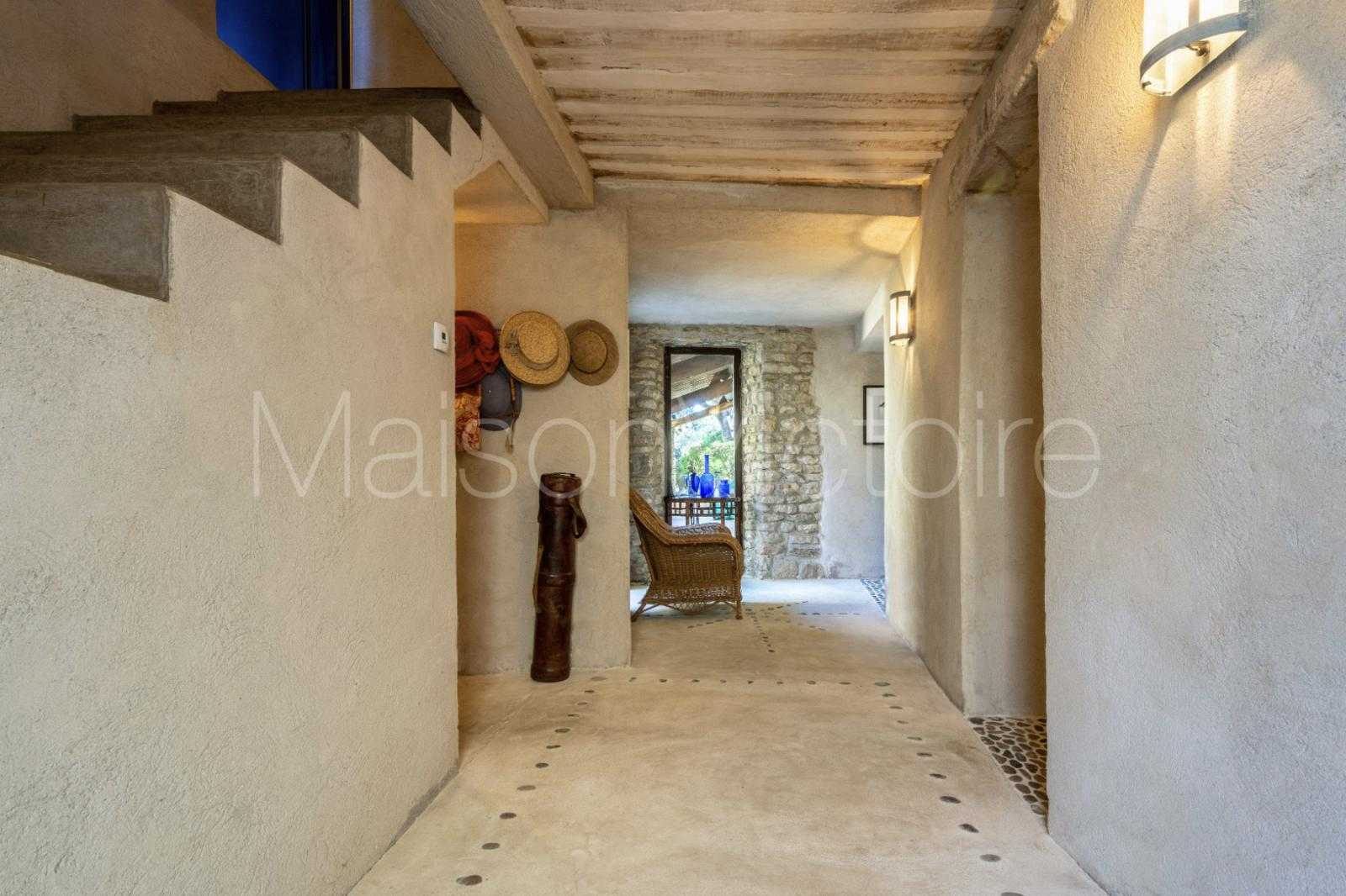 Talo sisään Gordes, Provence-Alpes-Cote d'Azur 10151760