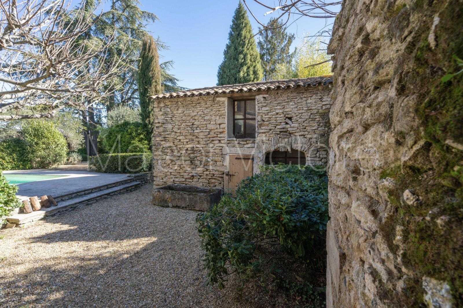 房子 在 Gordes, Provence-Alpes-Côte d'Azur 10151760