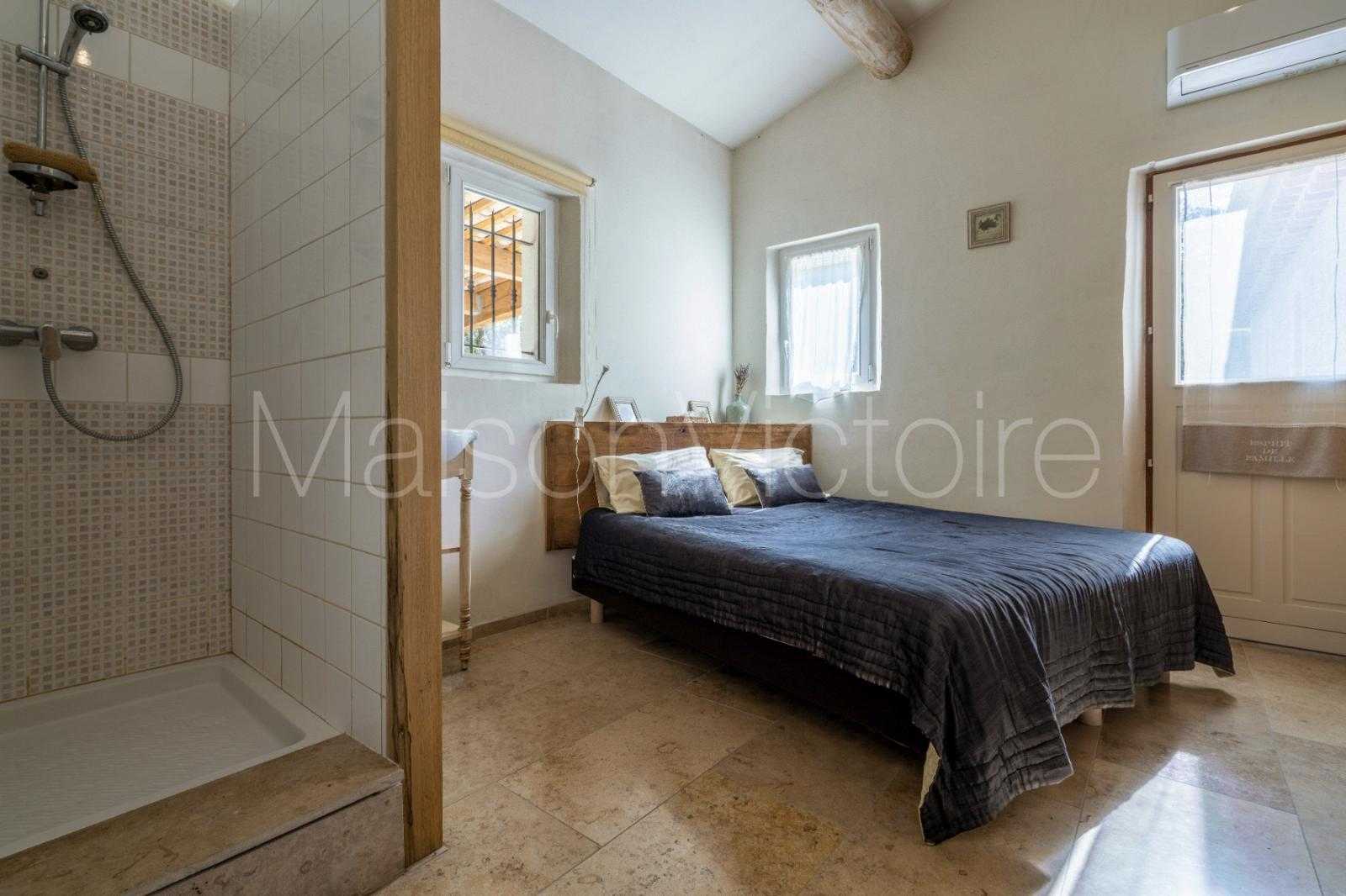 rumah dalam Saint-Saturnin-lès-Apt, Provence-Alpes-Côte d'Azur 10151763