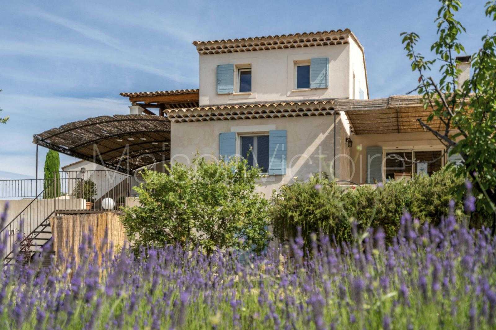 Hus i Saint-Saturnin-lès-Apt, Provence-Alpes-Côte d'Azur 10151763