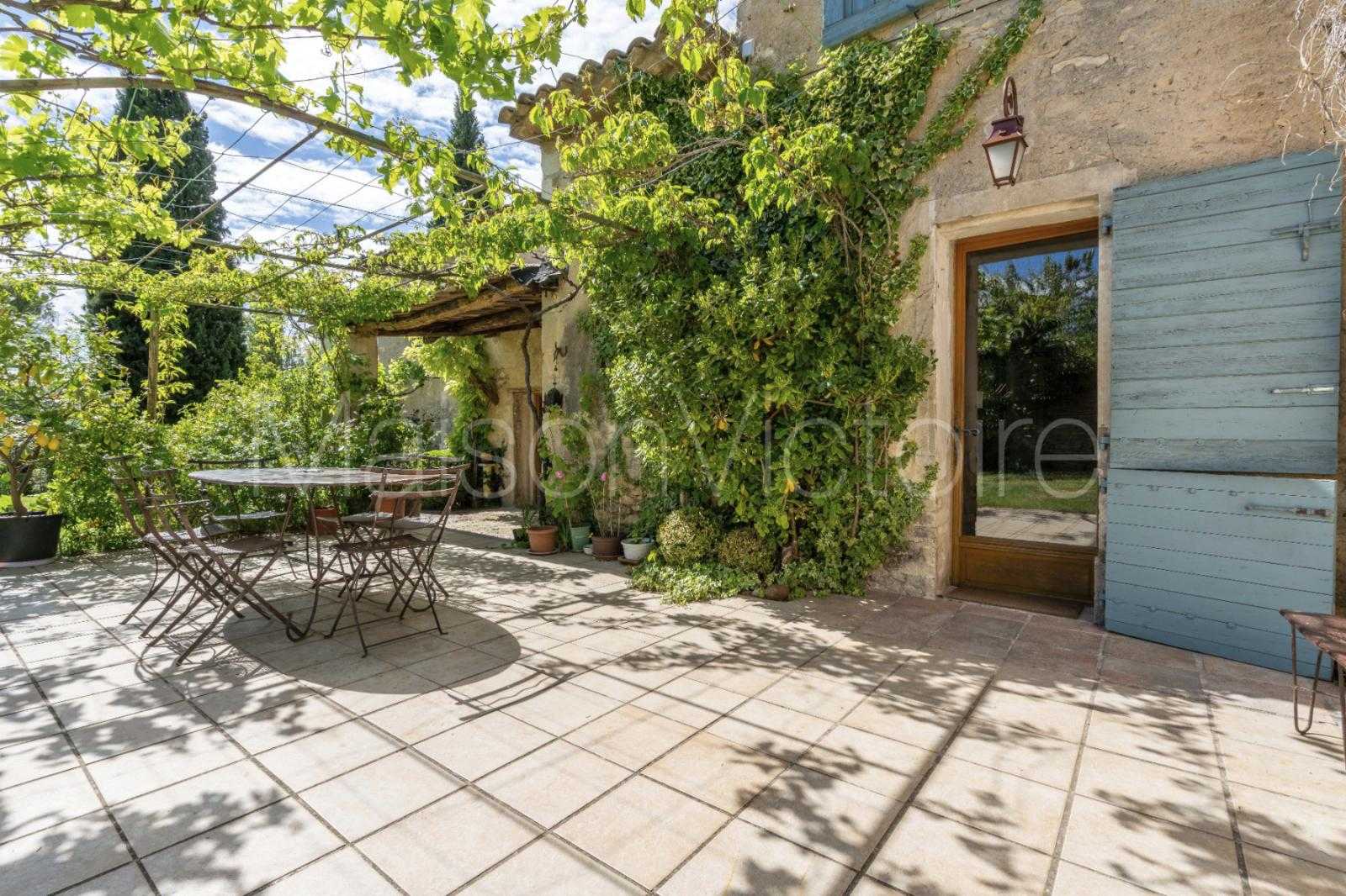 casa no Gordes, Provença-Alpes-Costa Azul 10151766