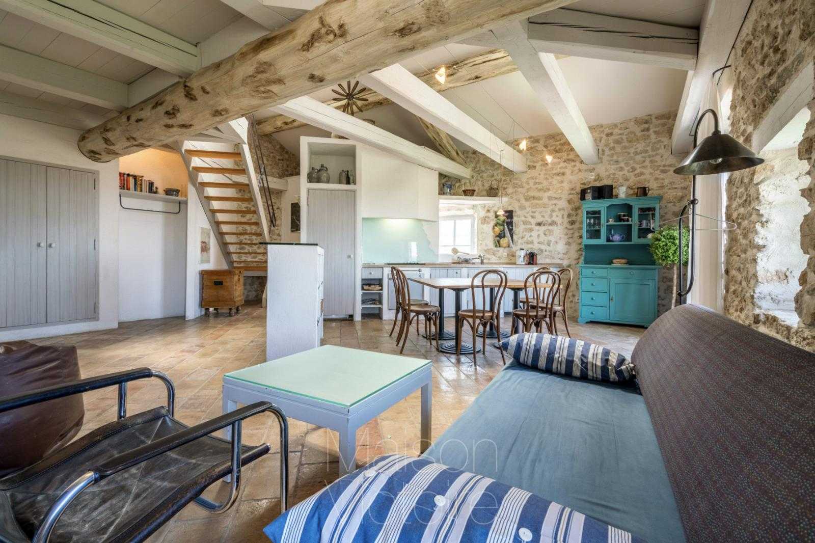 Hus i L'Isle-sur-la-Sorgue, Provence-Alpes-Côte d'Azur 10151767