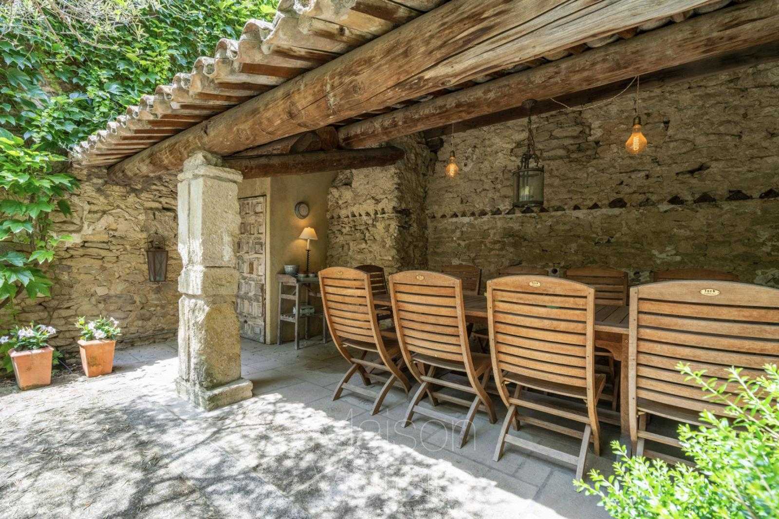 жилой дом в Cabrières-d'Avignon, Provence-Alpes-Côte d'Azur 10151770