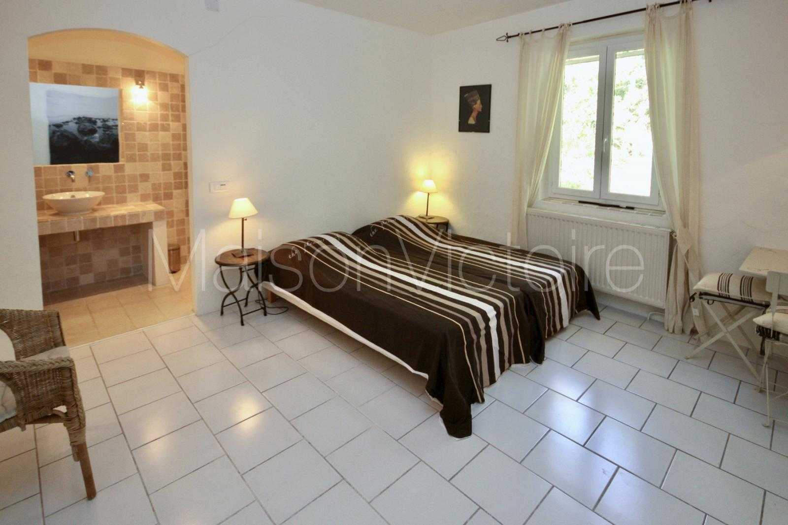 House in Joucas, Provence-Alpes-Côte d'Azur 10151780