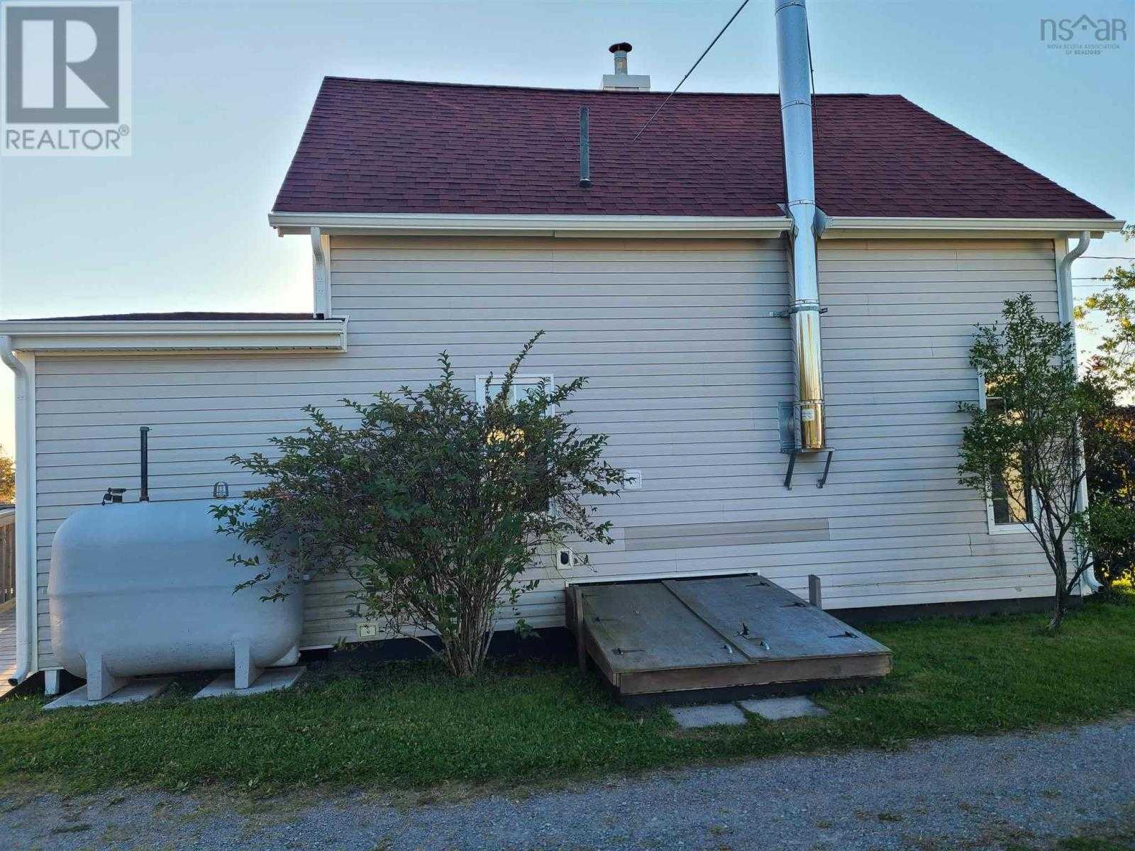 Rumah di Pelabuhan Hawkesbury, Nova Scotia 10151781
