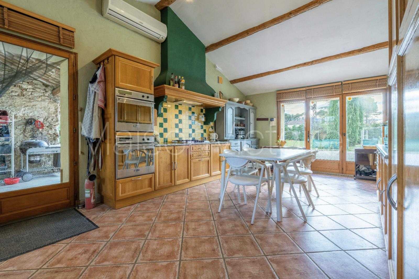 Dom w Mazan, Provence-Alpes-Côte d'Azur 10151783