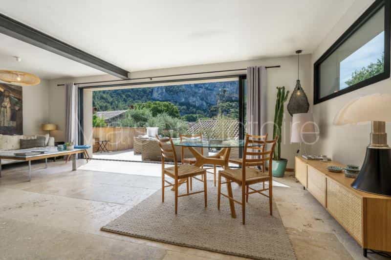 Casa nel Fontaine-de-Vaucluse, Provenza-Alpi-Costa Azzurra 10151789