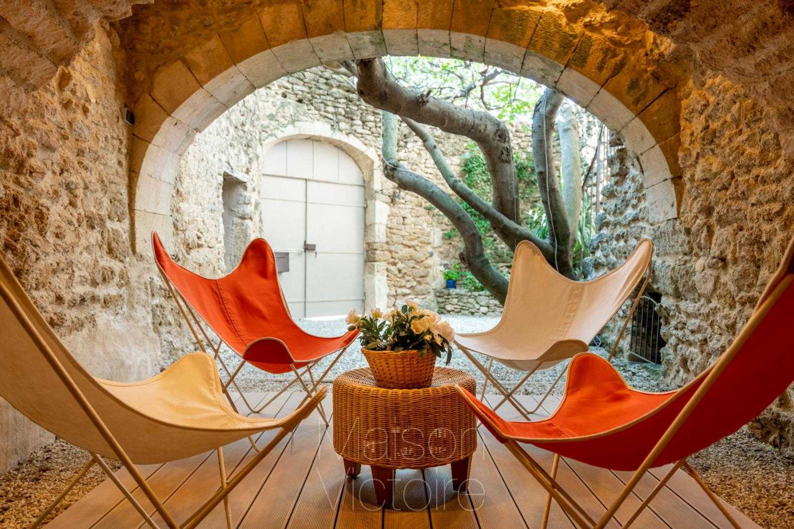 Talo sisään Gordes, Provence-Alpes-Cote d'Azur 10151790