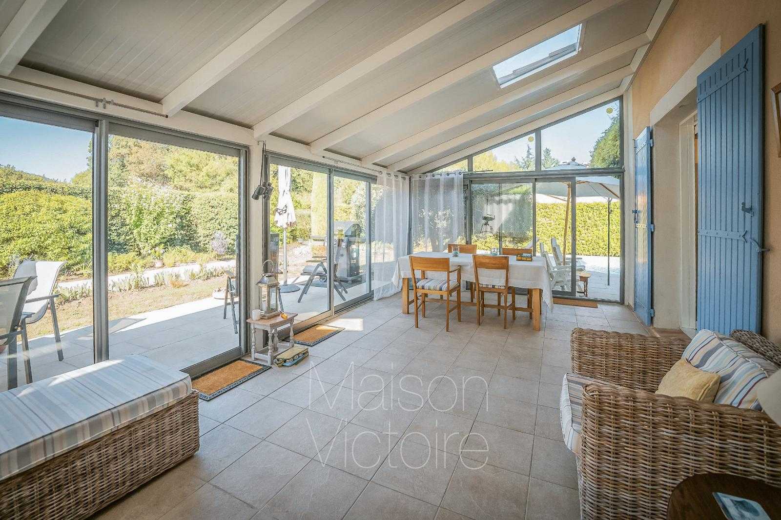 House in Oppede le Vieux, Provence-Alpes-Cote d'Azur 10151793