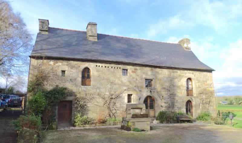 Talo sisään Mael-Carhaix, Bretagne 10151979