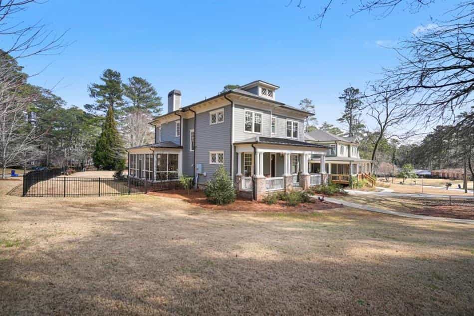 House in Avondale Estates, Georgia 10152535