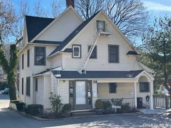 House in Northport, New York 10152603
