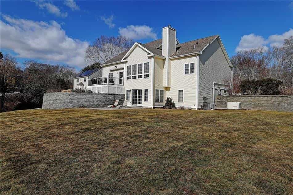 House in Seekonk, Massachusetts 10152636