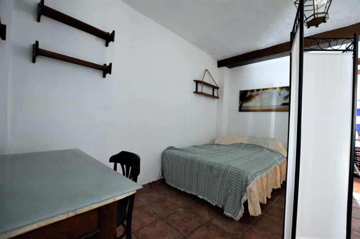 Condominium in Granada, Andalucía 10152657