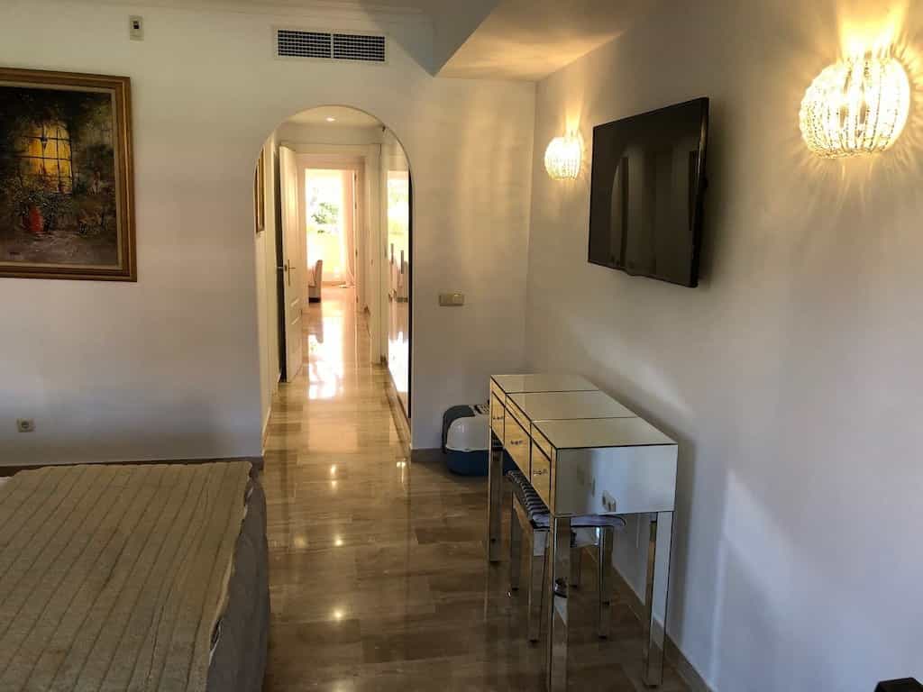 Condominium in San Pedro de Alcantara, Andalusia 10153234