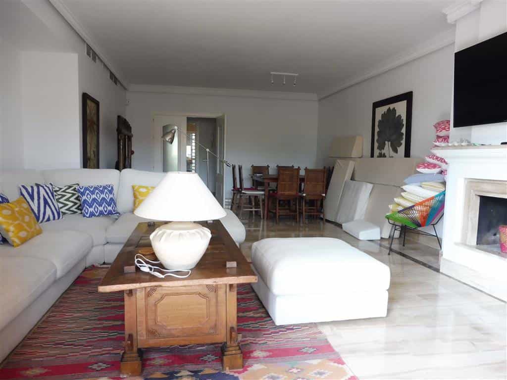 Condominio en San Pedro de Alcántara, Andalucía 10153237