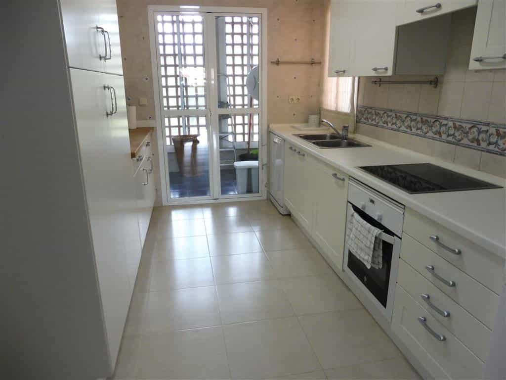 Condominium in San Pedro de Alcantara, Andalusia 10153237