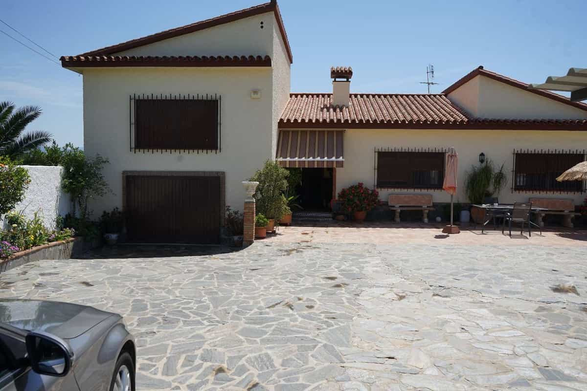 House in Alhaurin de la Torre, Andalusia 10153273