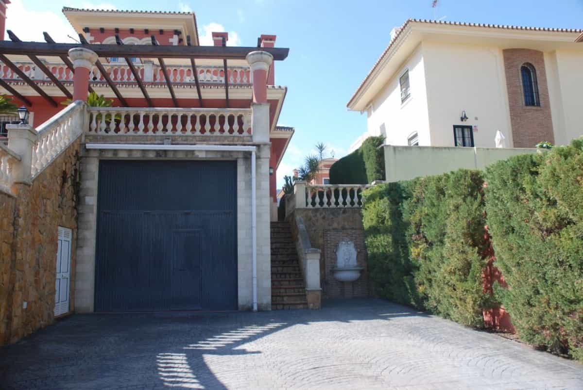 Casa nel Alhaurín de la Torre, Andalucía 10153368