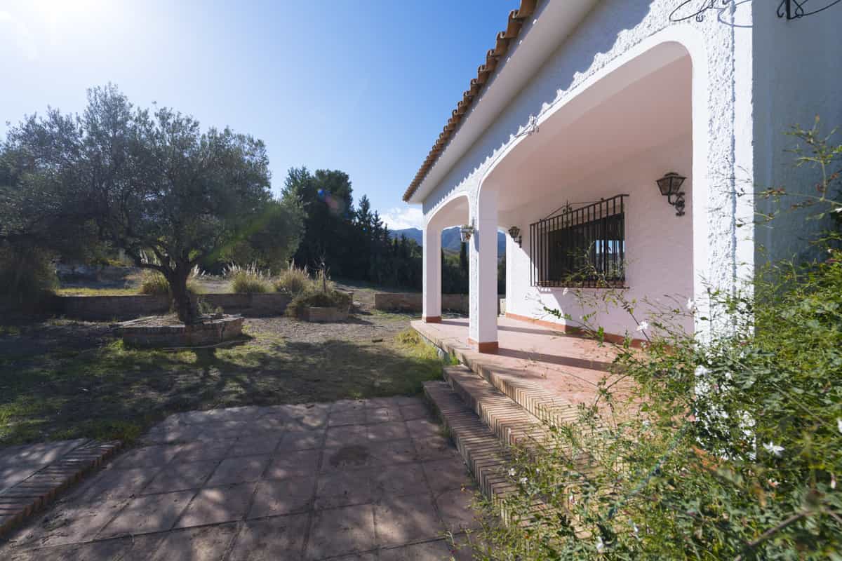 House in Alhaurin de la Torre, Andalusia 10153381