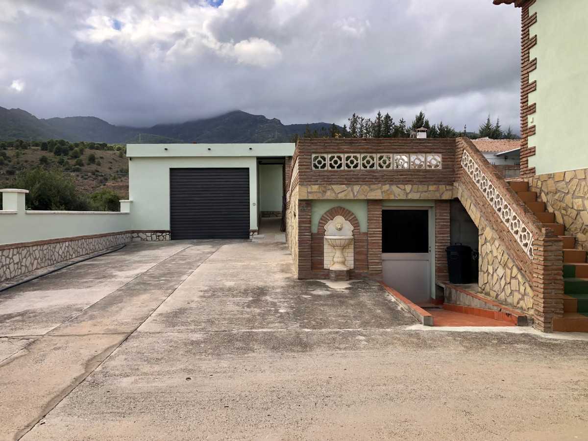 House in Alhaurin de la Torre, Andalusia 10153385
