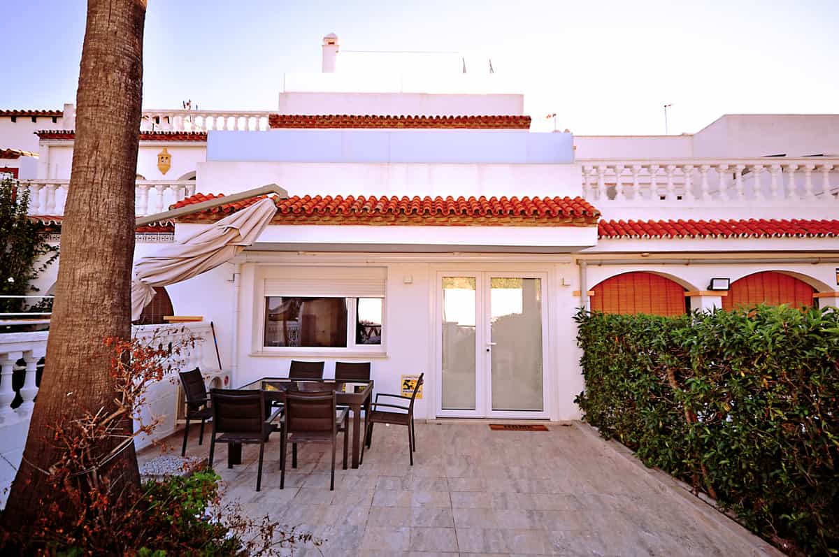 жилой дом в Puerto de la Duquesa, Andalusia 10153646