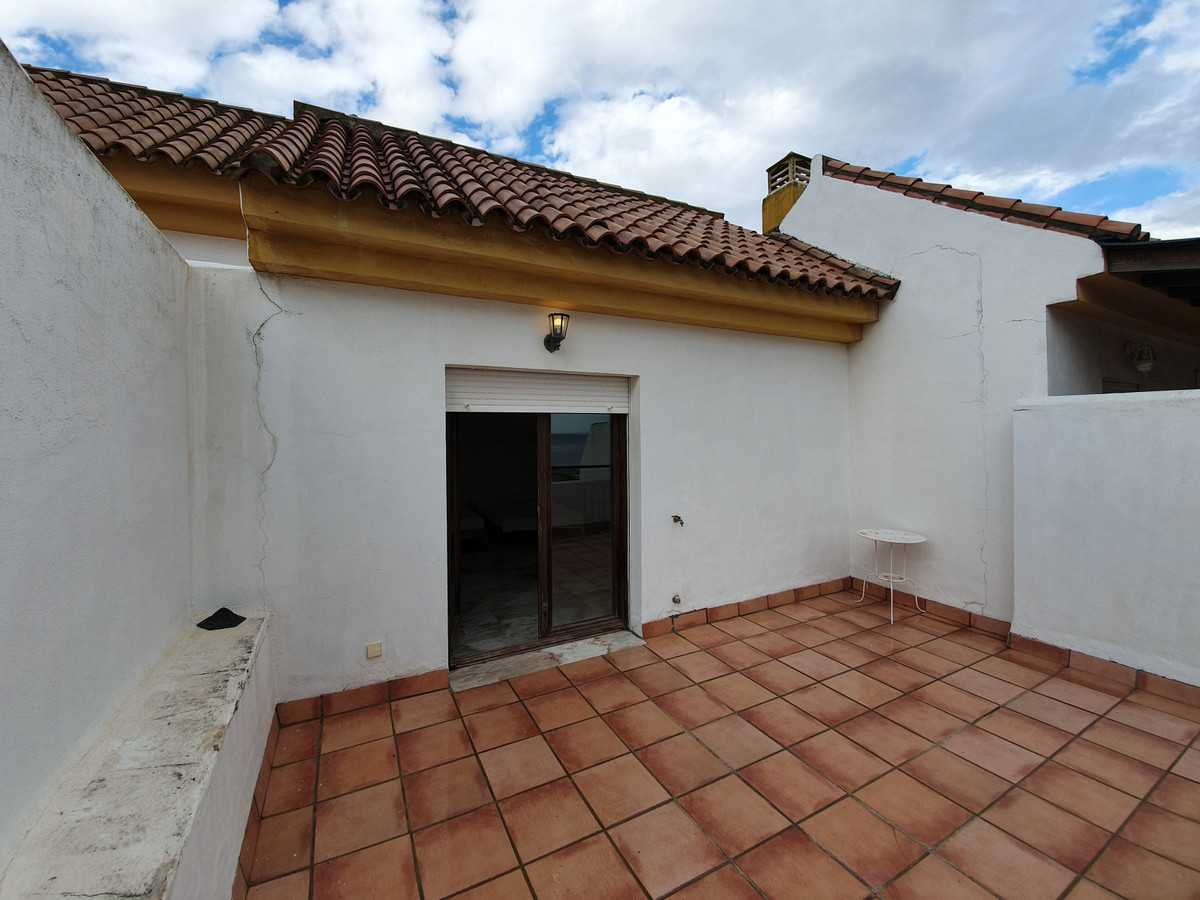 σπίτι σε Puerto de la Duquesa, Andalusia 10153768
