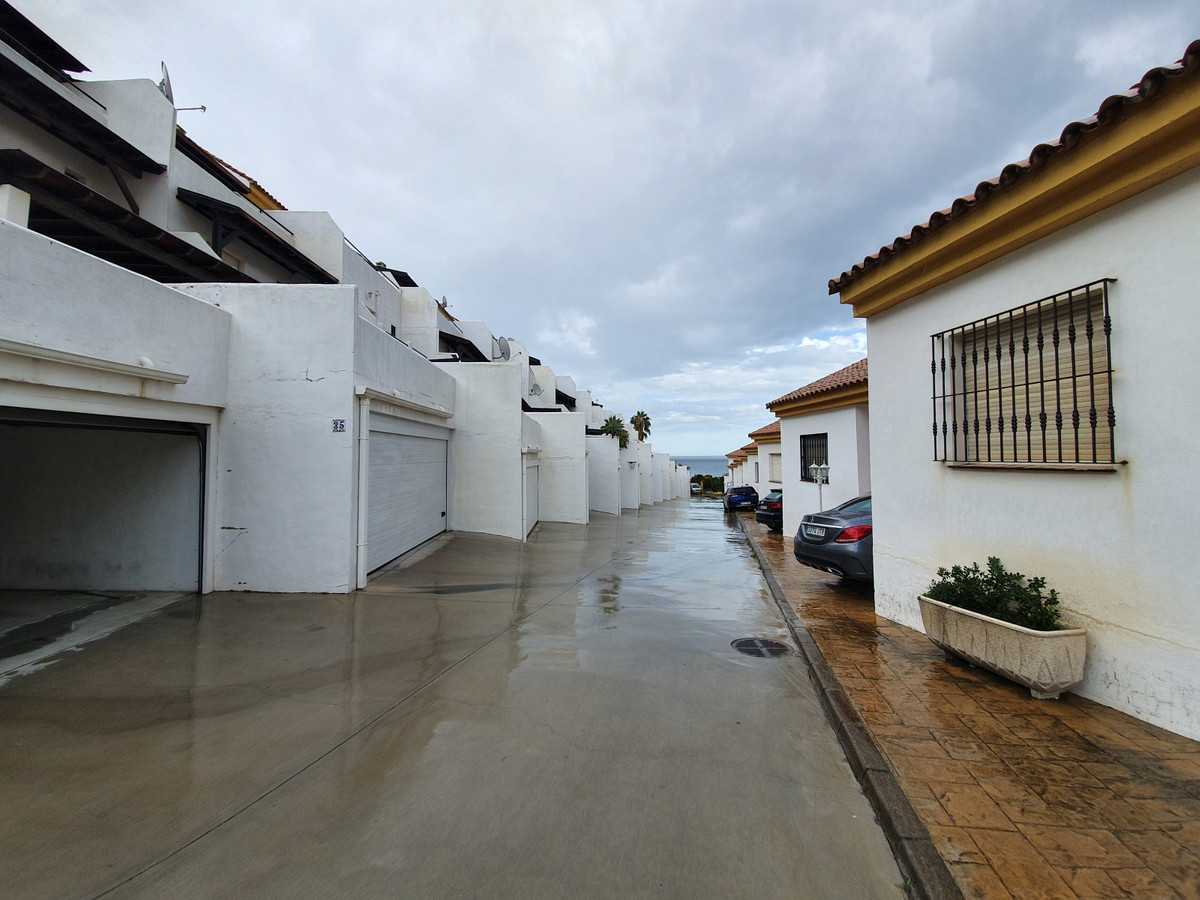 Huis in Puerto de la Duquesa, Andalusia 10153768