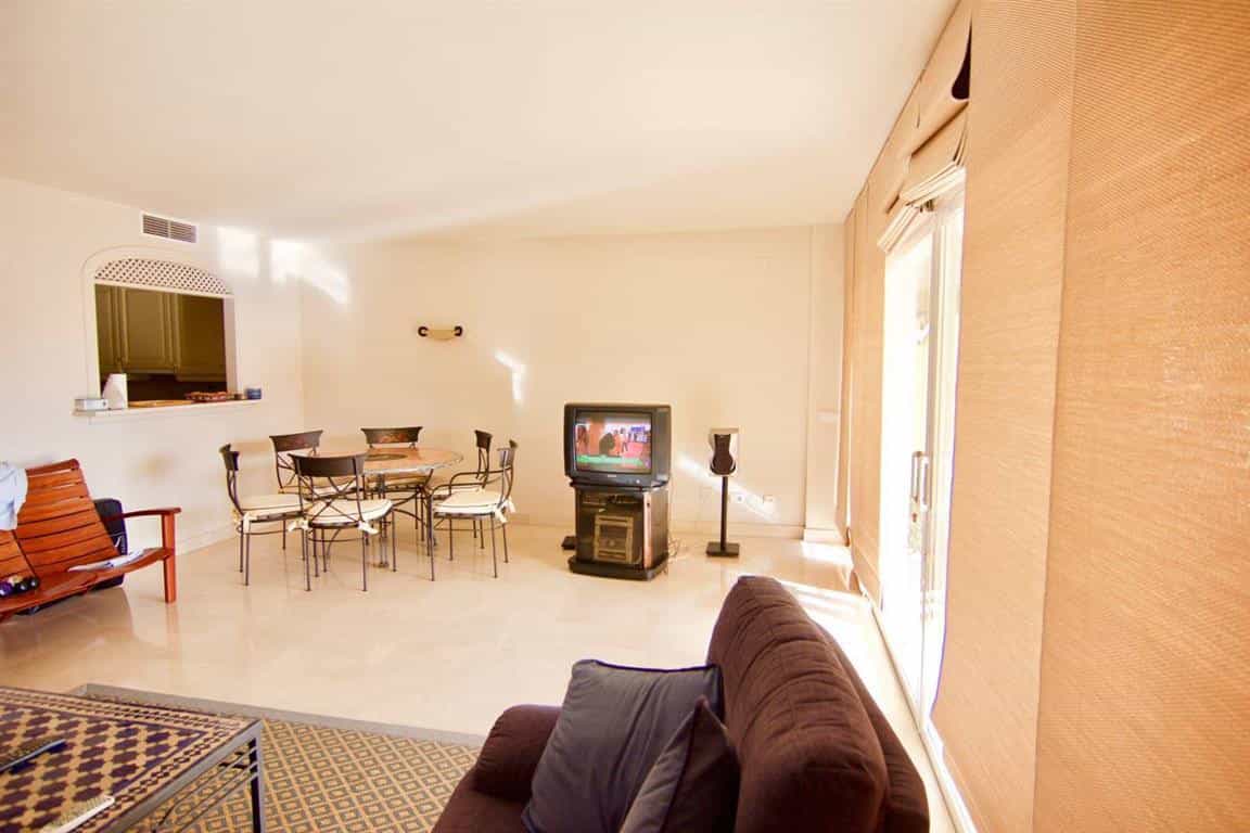 Condominium in Arroyo de la Miel, Andalusia 10153780