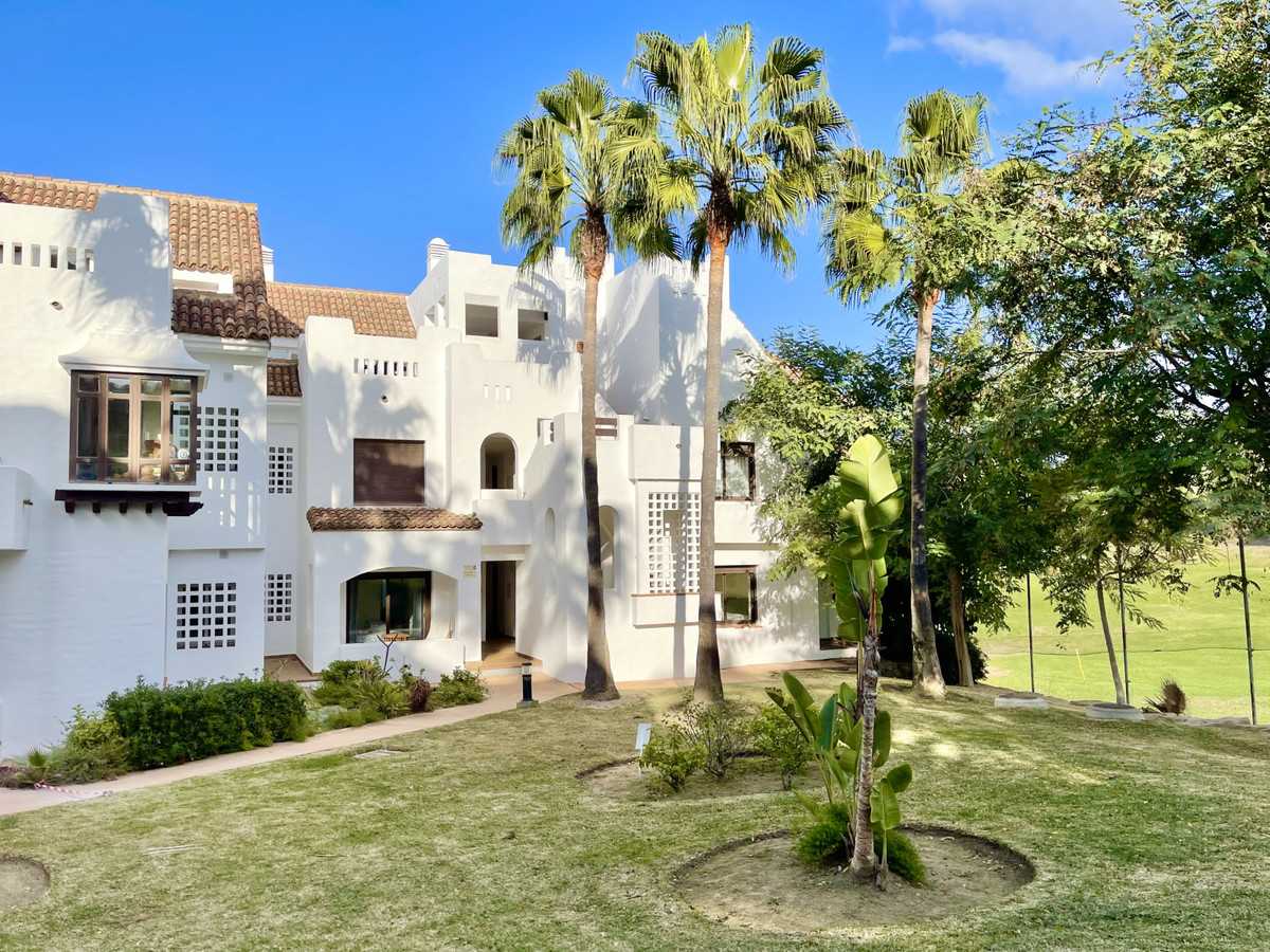 Condominium in Puerto de la Duquesa, Andalusia 10153815