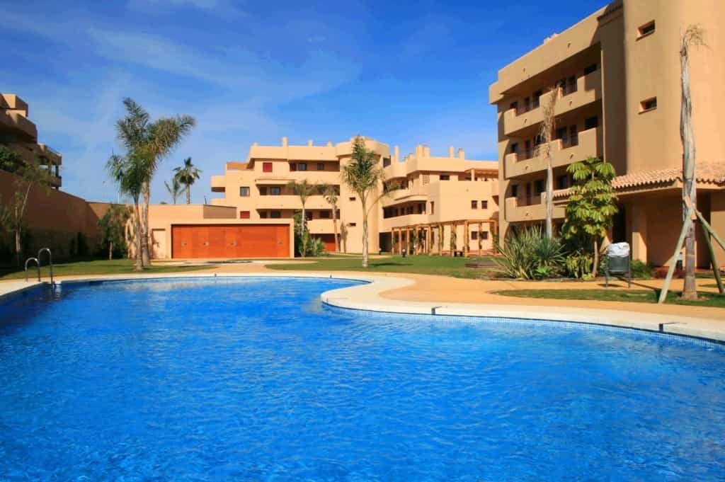 Condominium in Fuengirola, Andalusia 10153888