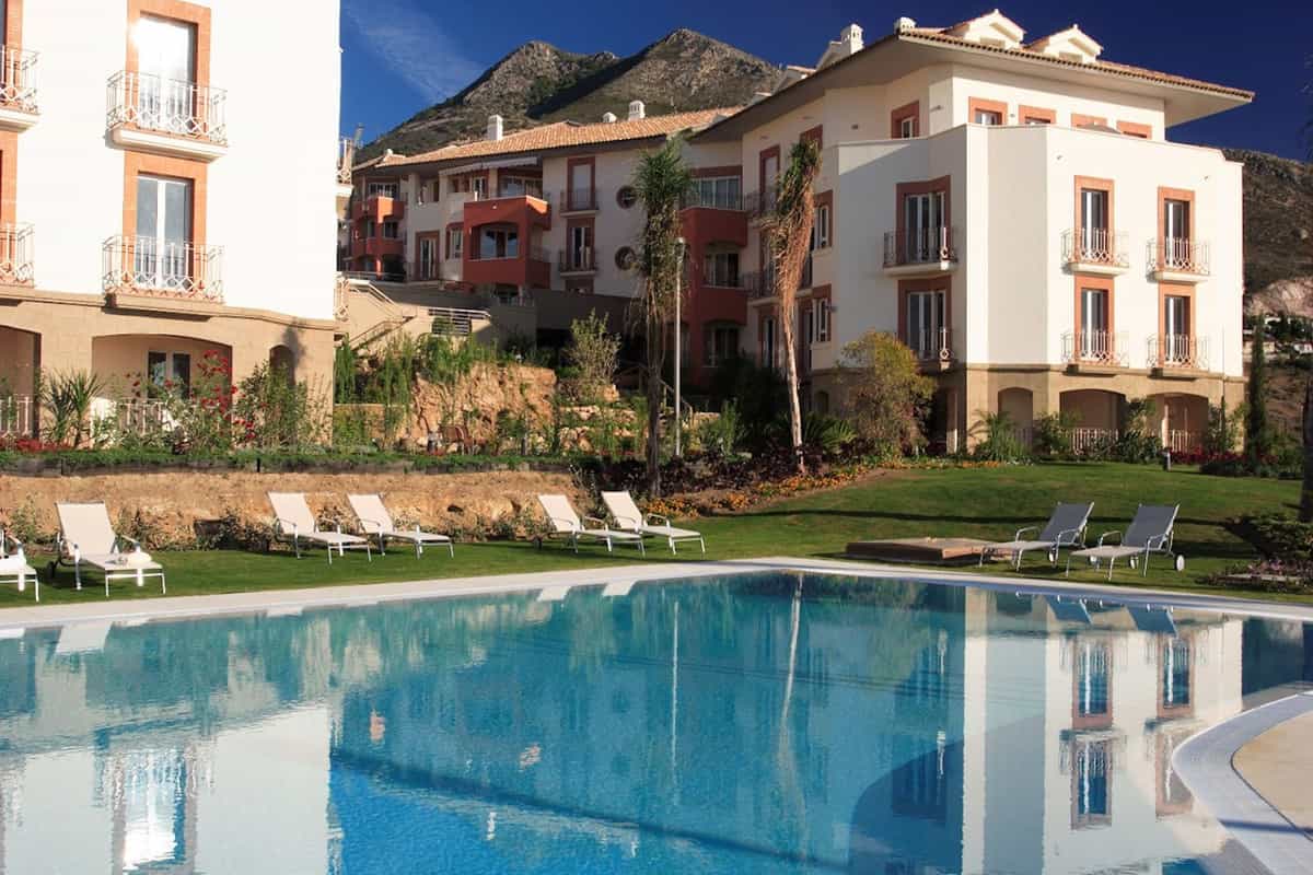 Condominium in Arroyo de la Miel, Andalusia 10153923