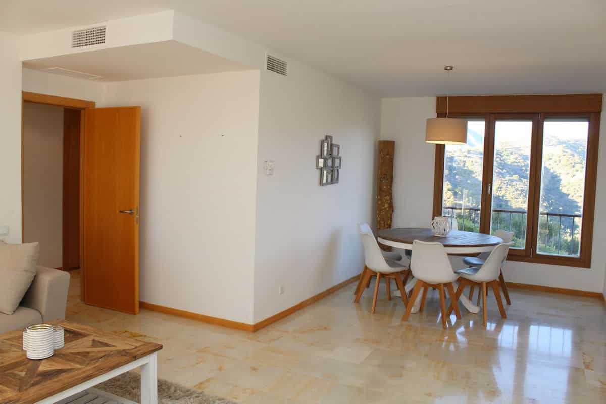 公寓 在 埃斯皮诺萨德洛斯蒙特罗斯, 卡斯蒂利亚-莱昂 10153949