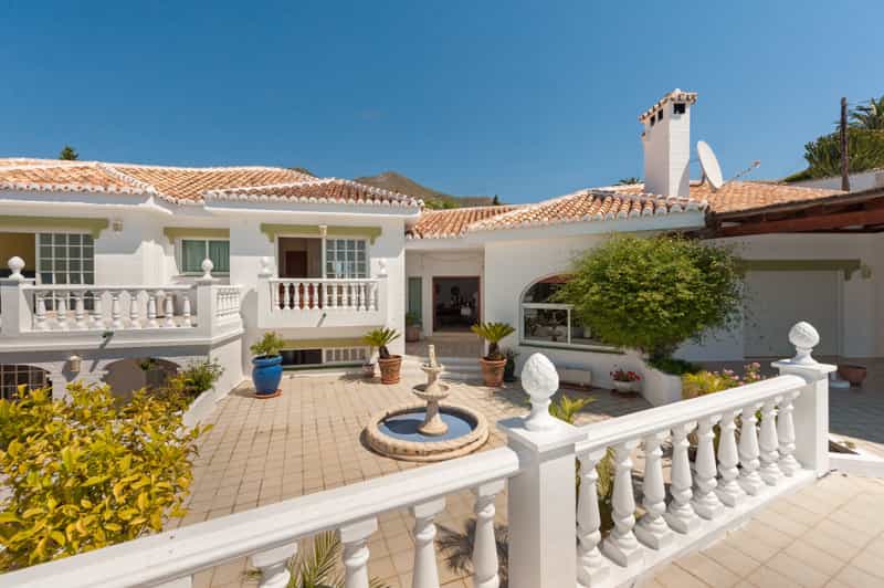 Casa nel Arroyo de la Miel, Andalusia 10154052