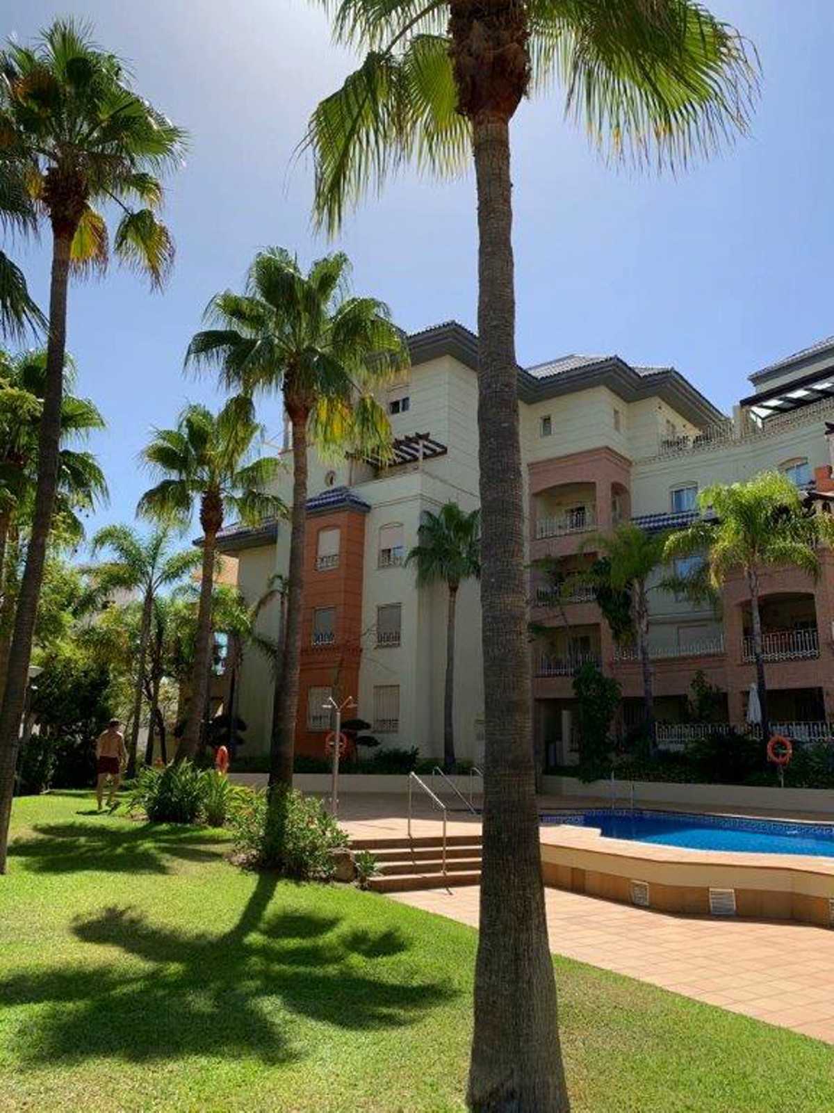 Condominium in Benalmádena, Andalusia 10154096