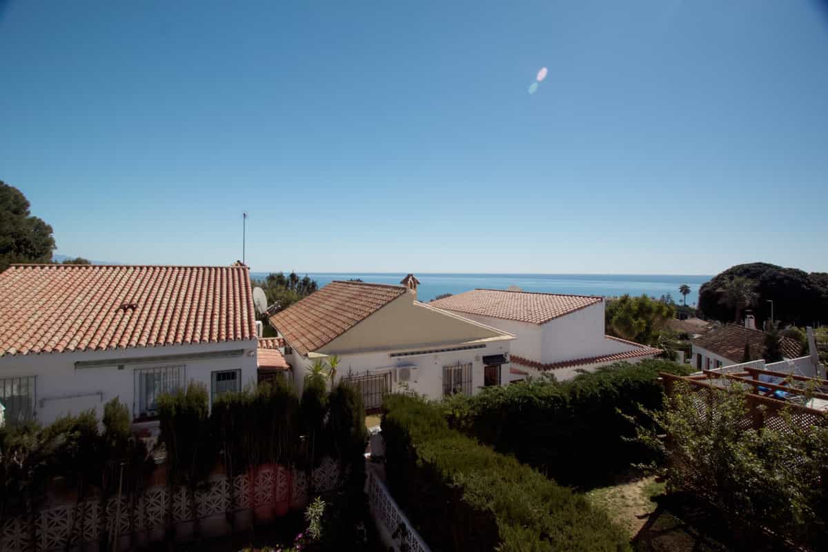 House in Puerto de la Duquesa, Andalusia 10154434