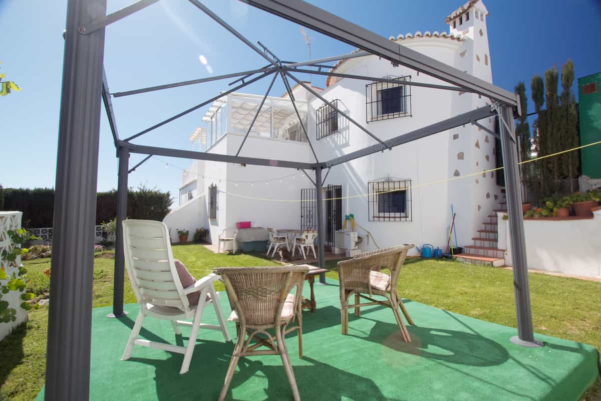 Casa nel Puerto de la Duquesa, Andalusia 10154434