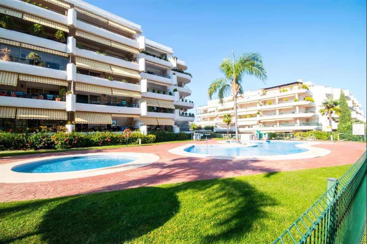 Condominium in San Pedro de Alcantara, Andalusia 10154542