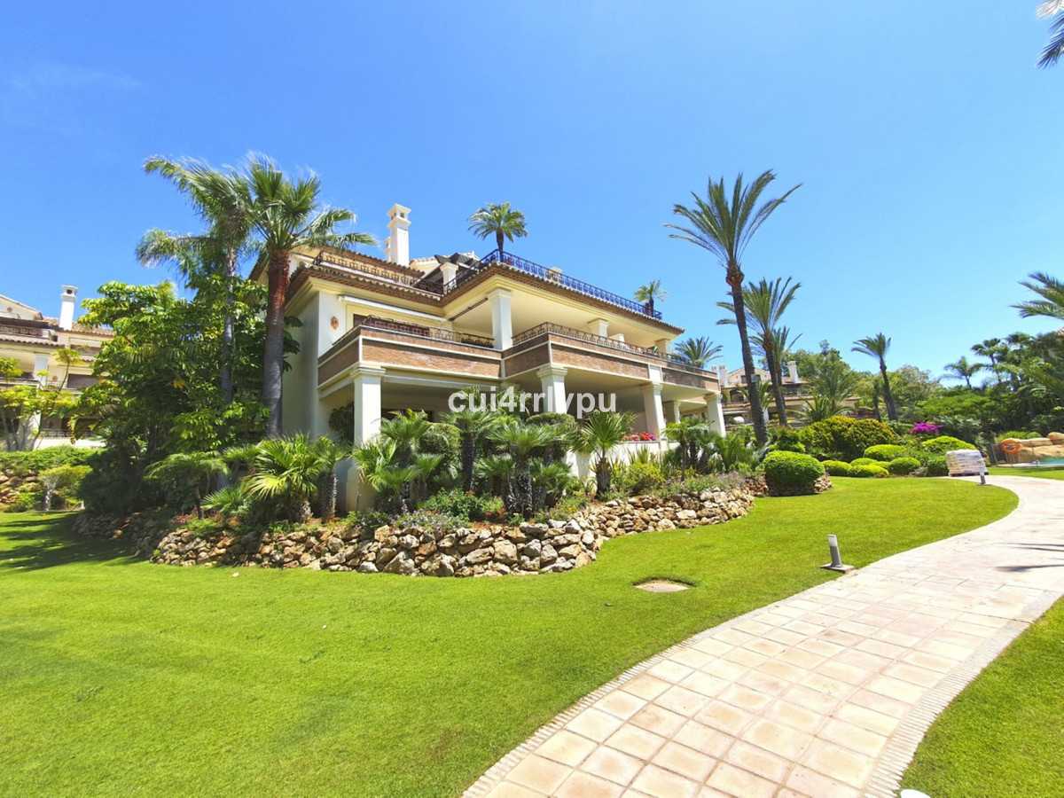 Condominium in Marbella, Andalusia 10155785