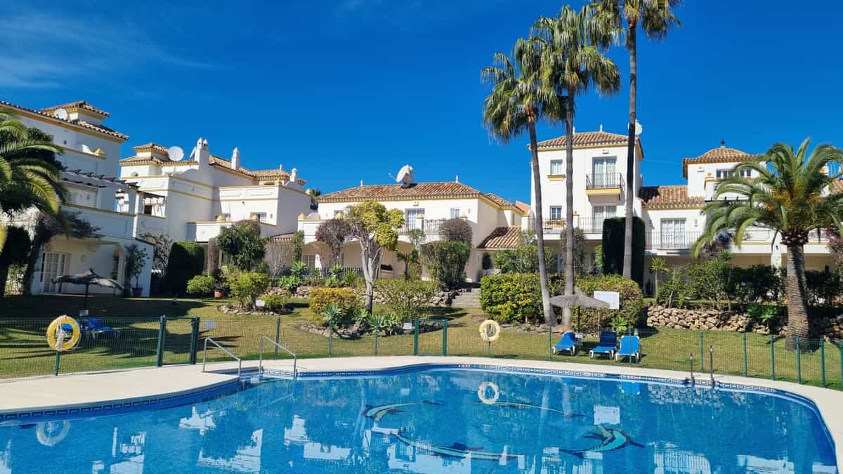 Condominium in San Pedro de Alcantara, Andalusia 10156081