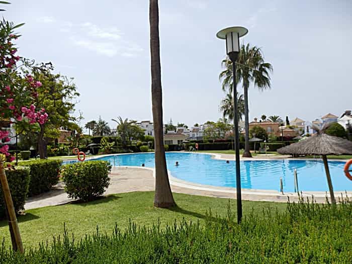 Condominium in San Pedro de Alcantara, Andalusia 10156469