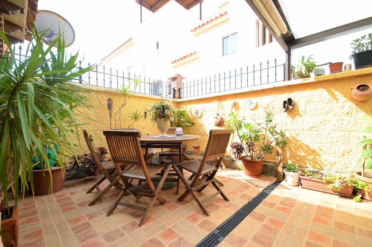 Condominium in Estepona, Andalusia 10156668