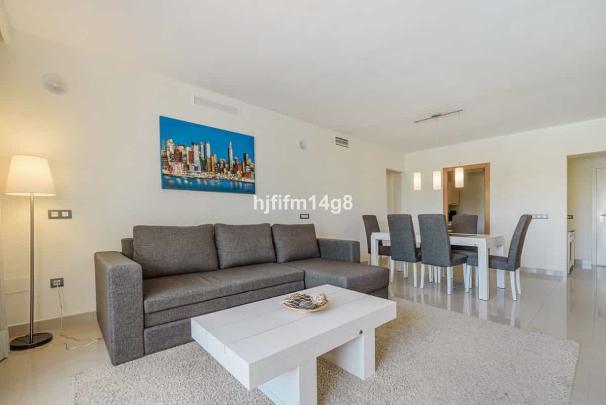 Condominium in Estepona, Andalusië 10156840