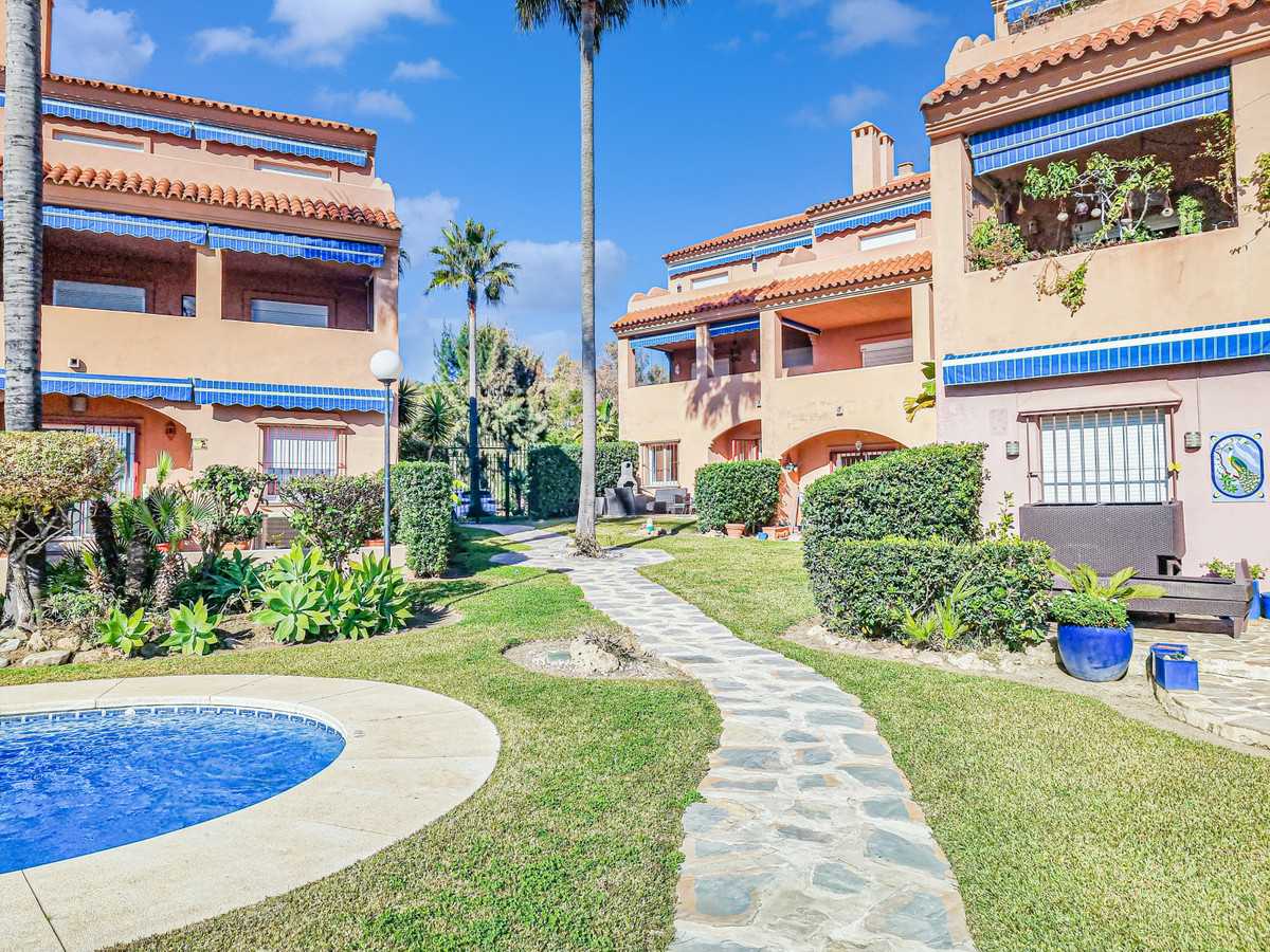 Condominium in Estepona, Andalusia 10156969
