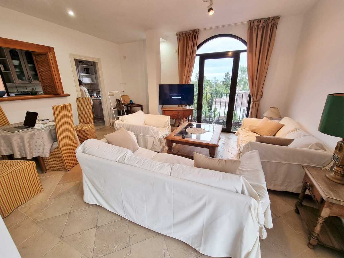 Condominium in Estepona, Andalusië 10157024