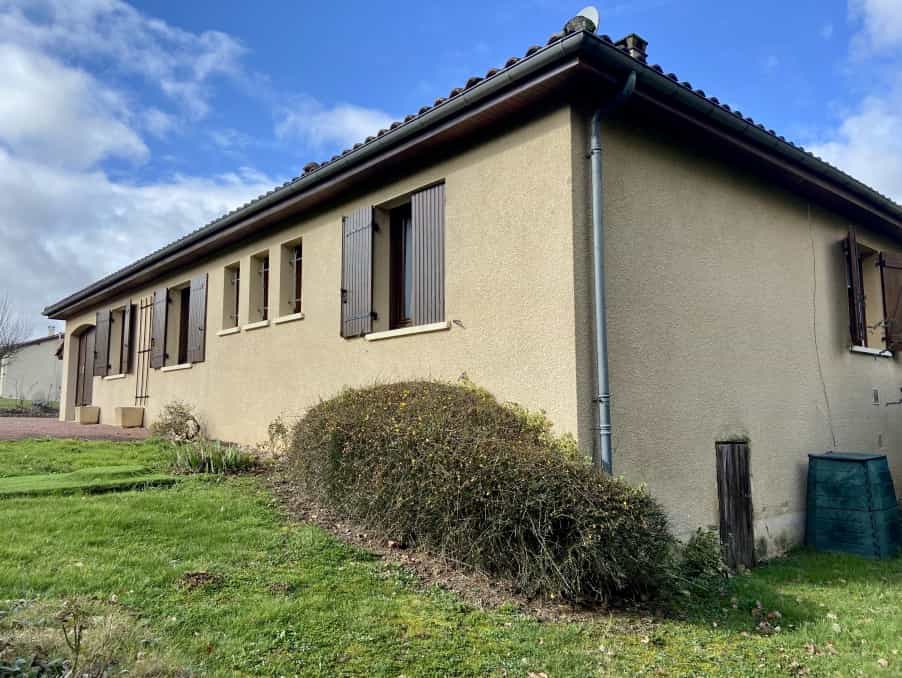 House in Douzains, Nouvelle-Aquitaine 10157293