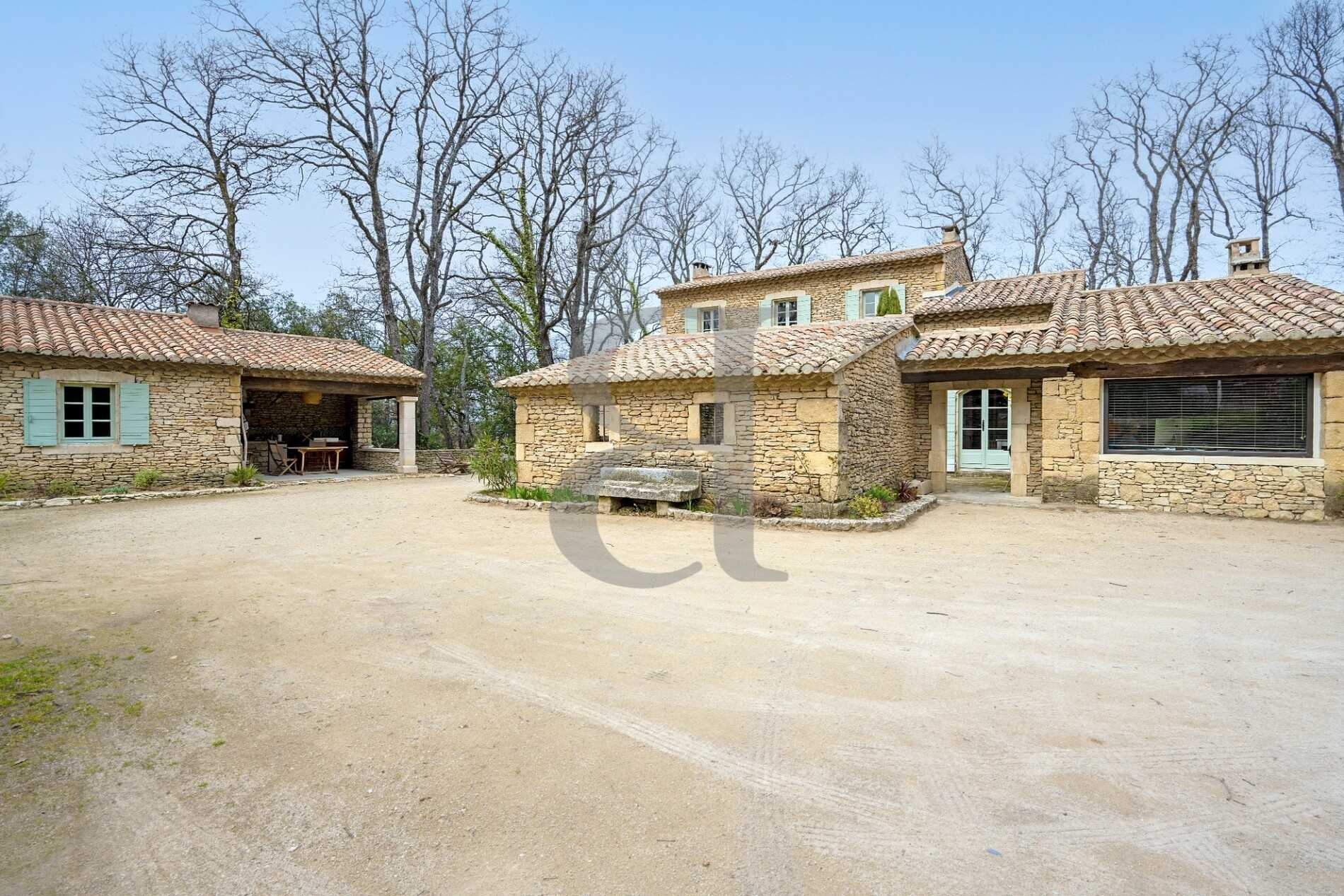 House in L'Isle-sur-la-Sorgue, Provence-Alpes-Cote d'Azur 10157673