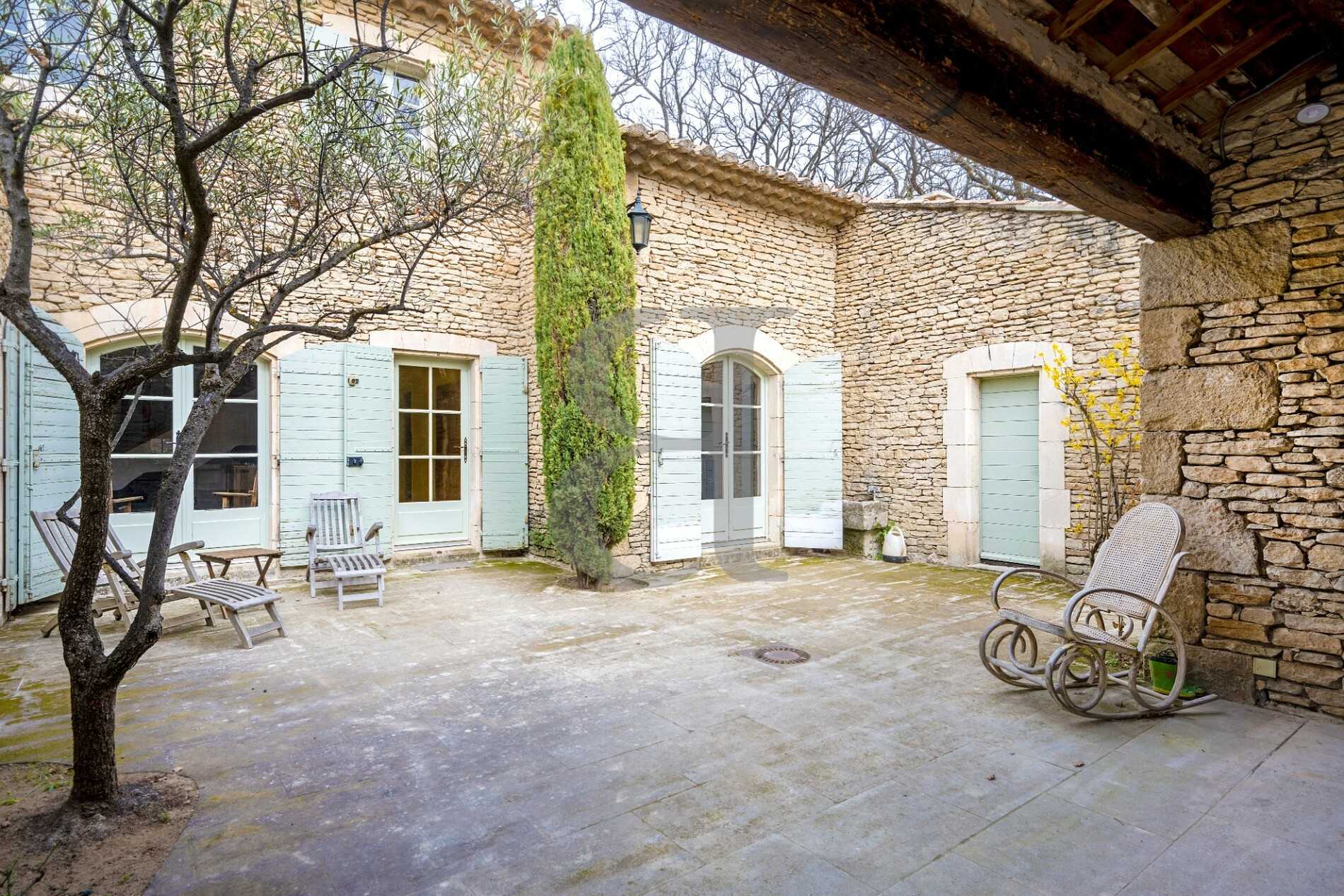 House in L'Isle-sur-la-Sorgue, Provence-Alpes-Cote d'Azur 10157673